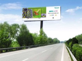  黑水高速擎天柱广告牌的特点和优势